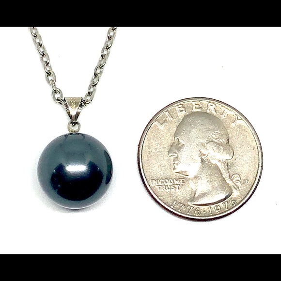 Black Glass Pearl 14mm Pendant Silver Tn Necklace - Picture 2 of 2